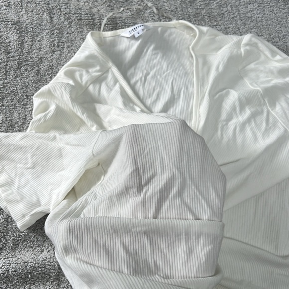 Never worn- women’s tie/ pull top- size- large - Picture 4 of 6